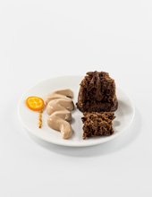 Tonka-Bean-Sponge-Cake-with-Almond-Sauce